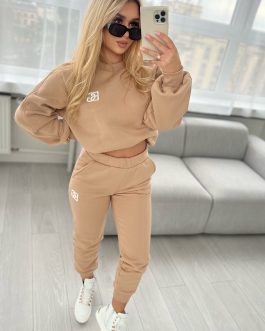 DRES BG BEŻ BEZ KAPTURA